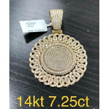 14k Gold 7.2 Ct VS2 Diamond Round Medalian Pendant Image