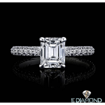 18K VS1 Emerald Cut Diamond Solitaire Ring Image
